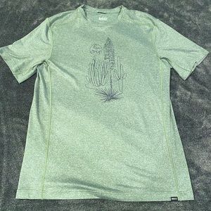 Mens REI Co-Op poly T- shirt Medium